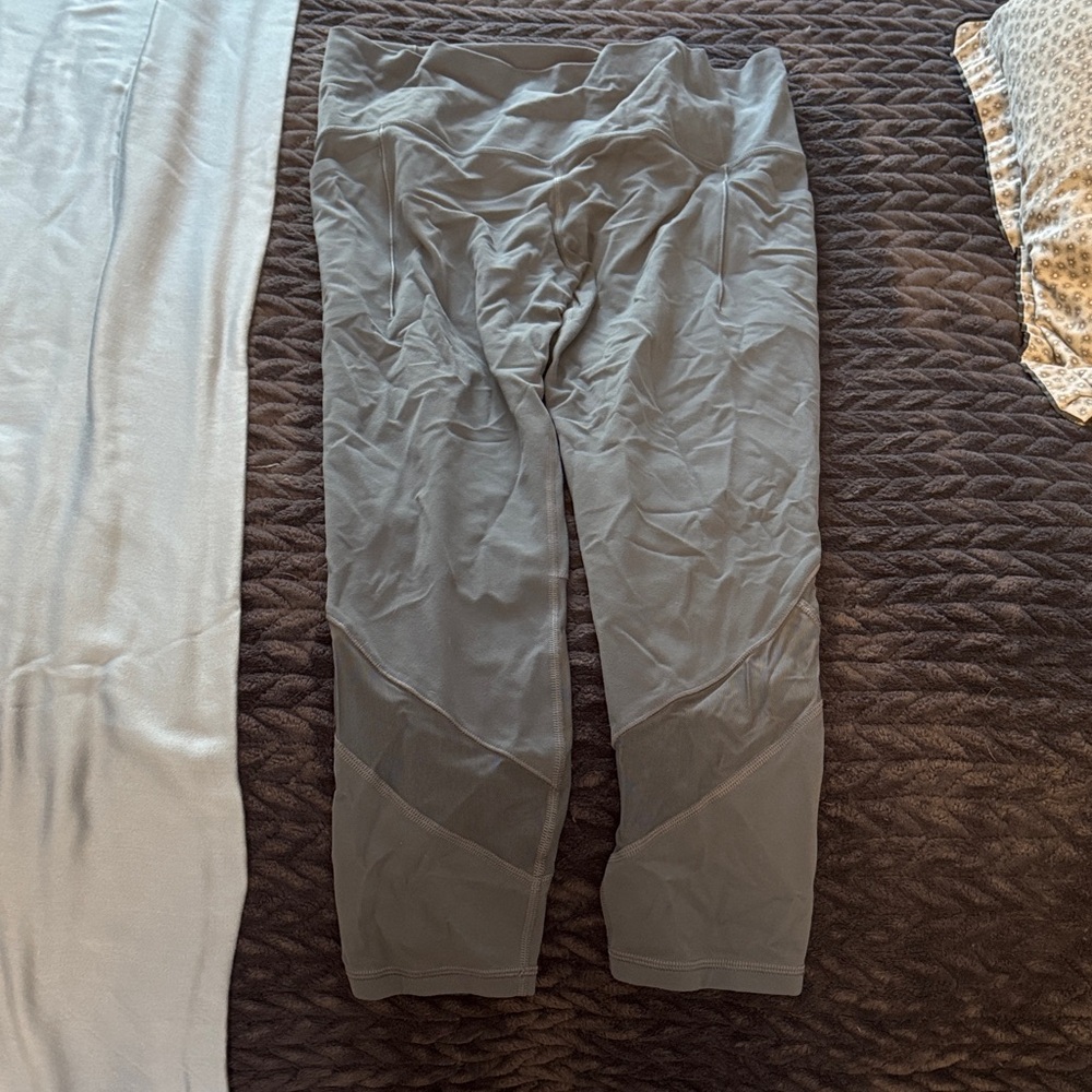 Athleta Salutation Stash Mesh High-Waisted Legging 3/4 length